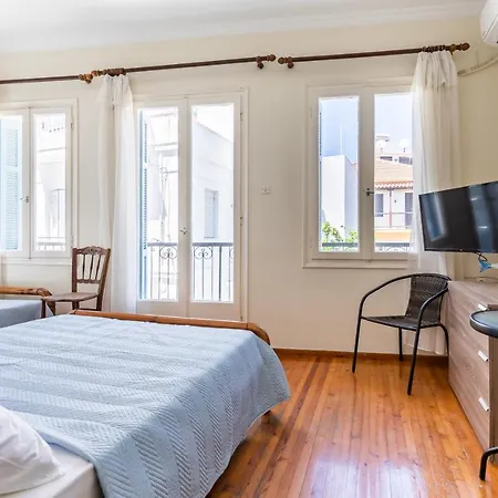 Yiayia's Skopelos stad