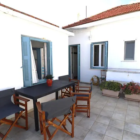 Yiayia's Skopelos stad