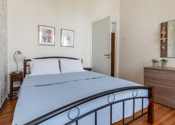 Yiayia's Case de vacanță